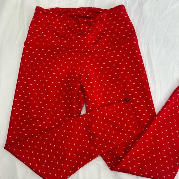 Onzie Pants - Onzie women’s Heart patterned Leggings size M/L perfect for Valentines ❤️